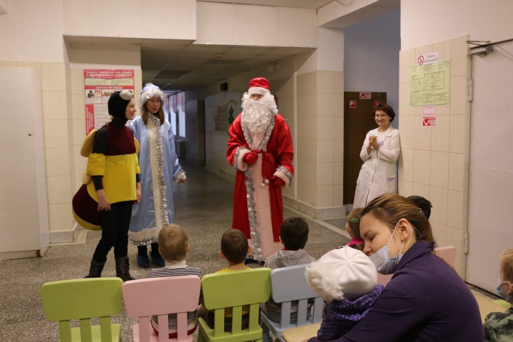 Марафон добрых дел ТЕНТОРИУМ®: поздравляем с Новым годом маленьких пациентов онкоцентра в Перми