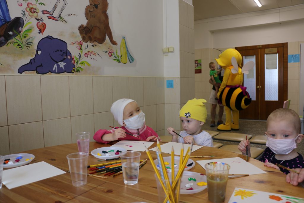 Герои «Пчелографии» побывали в детском онкоцентре имени Ф.П. Гааза.