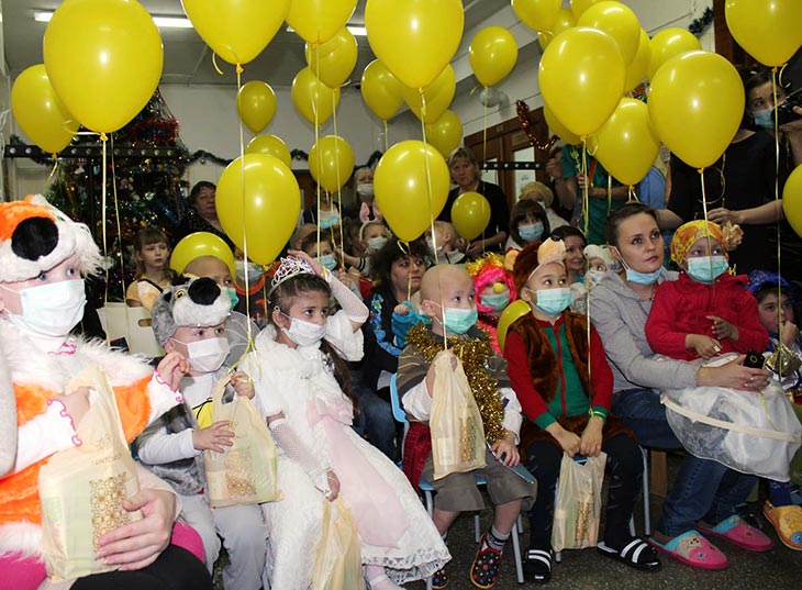 Каждый ребенок ждёт чудес под Новый год. В конце декабря в сказке оказались маленькие пациенты Детского онкогематологического диспансера.