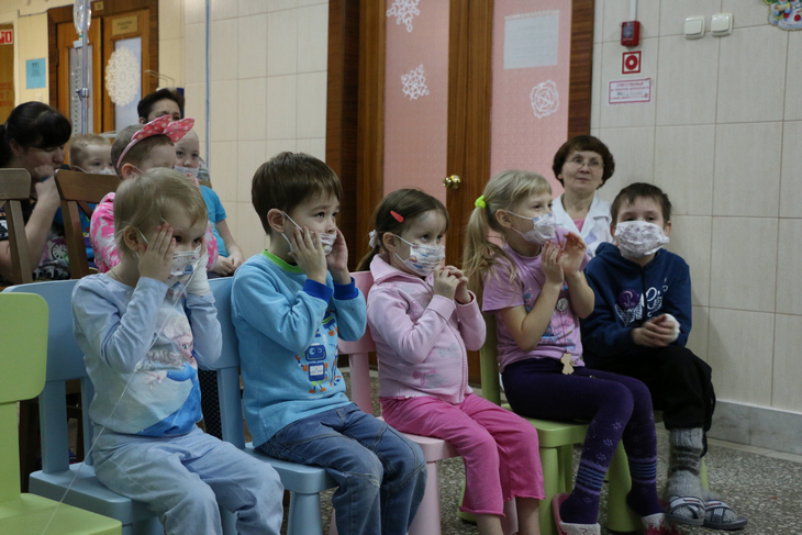 поздравили детей из Пермского онкоцентра