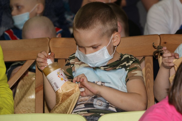 В День защиты детей ТЕНТОРИУМ<sup>®</sup> навестил пациентов онкоцентра